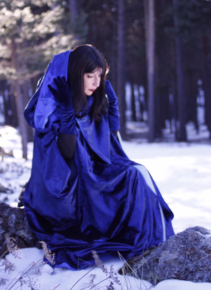 Claudia Montero en el bosque